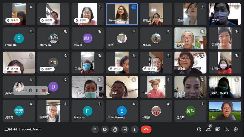 學員於會議室合照