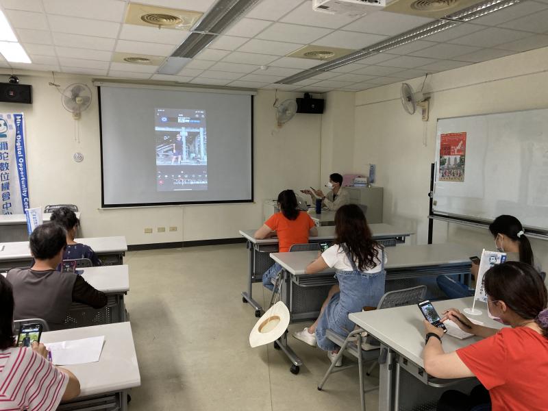 老師透過影片創作的解析，跟學員溝通影片的組成概念