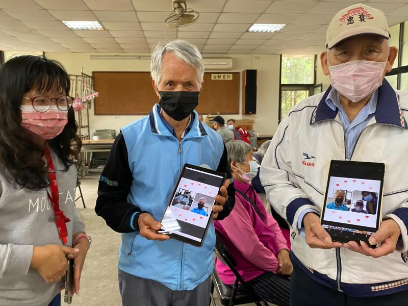 學員和學員拍照作品合影