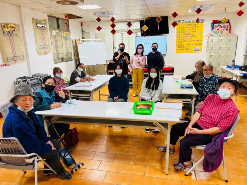 學員開心的學習數位應用 大合照