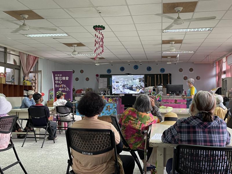 第二堂介紹防災相關的APP給學員認識