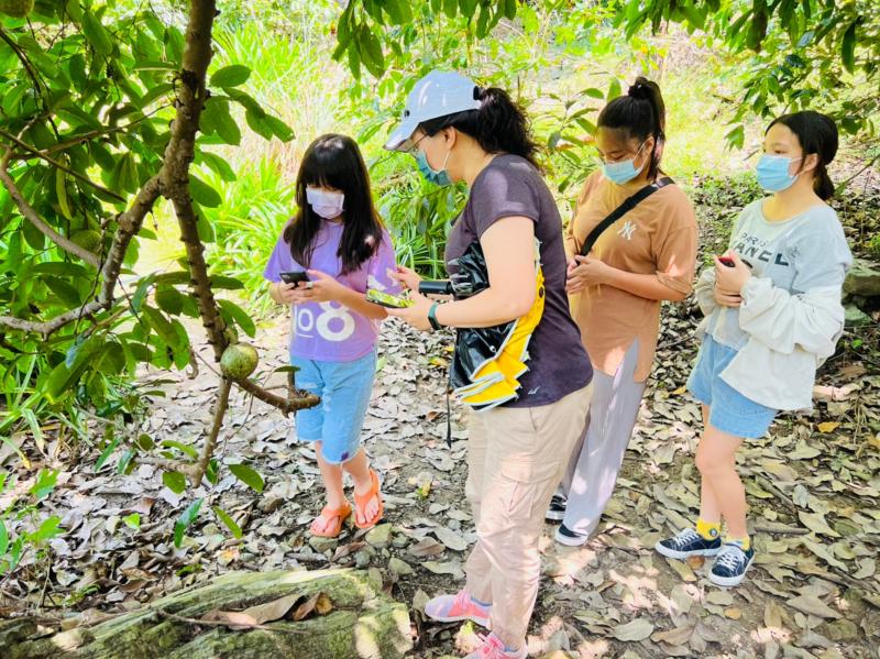 走訪戶外認識植物，讓大家在疫情緊繃的身心獲得一些喘息的空間。希望大家以後到戶外，也能透過本次課程介紹的「iNaturalist」植物辨識APP認識更多美麗的植物。