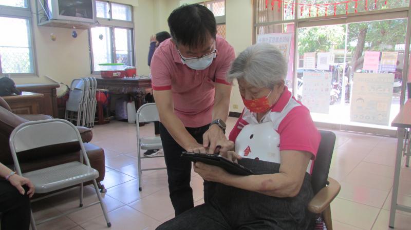 講師教學員一個小撇步，就是注意在這個網頁的最下方會有一些評價，可以做為參考，評價愈接近最近的日期的較準確。