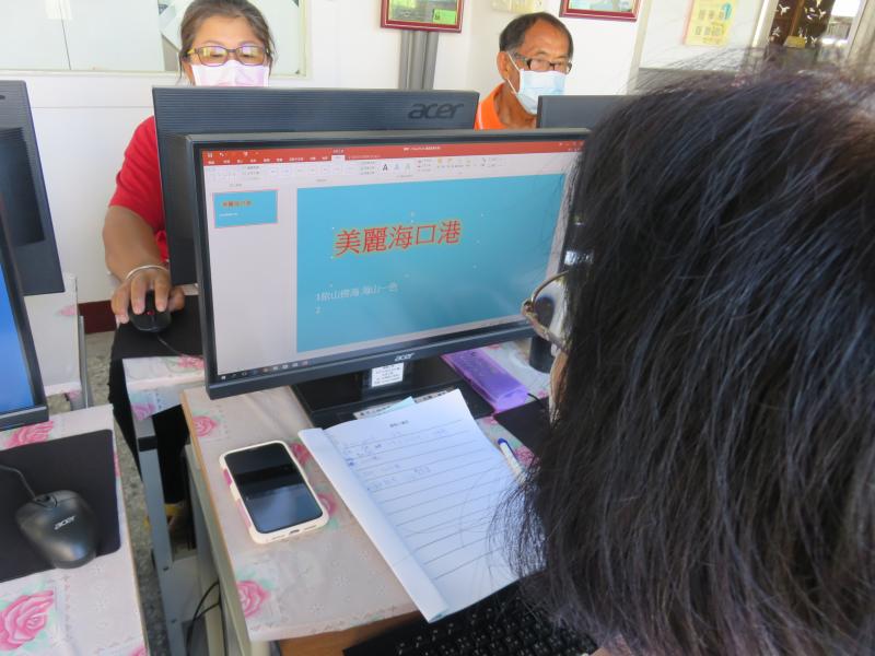 插入在地美景圖片，充分融入故鄉的題材