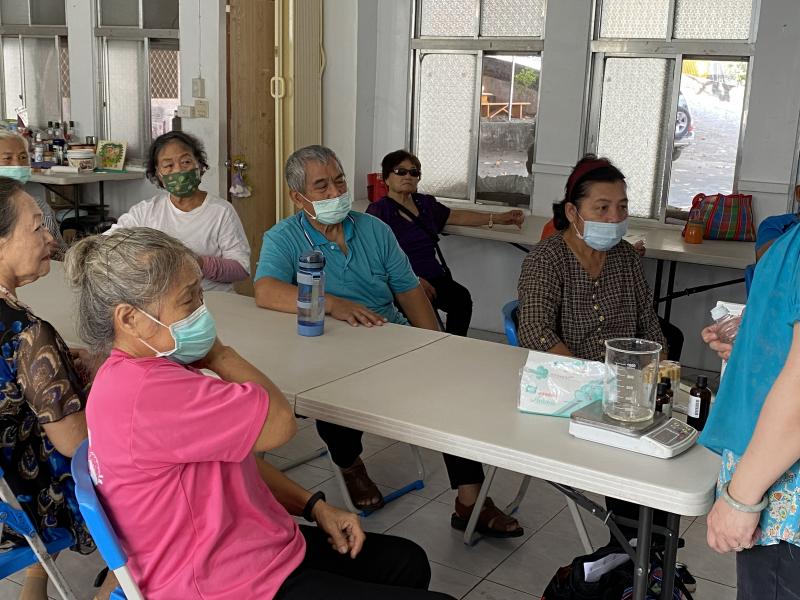 學員對於簡單的保養品製作感到興趣