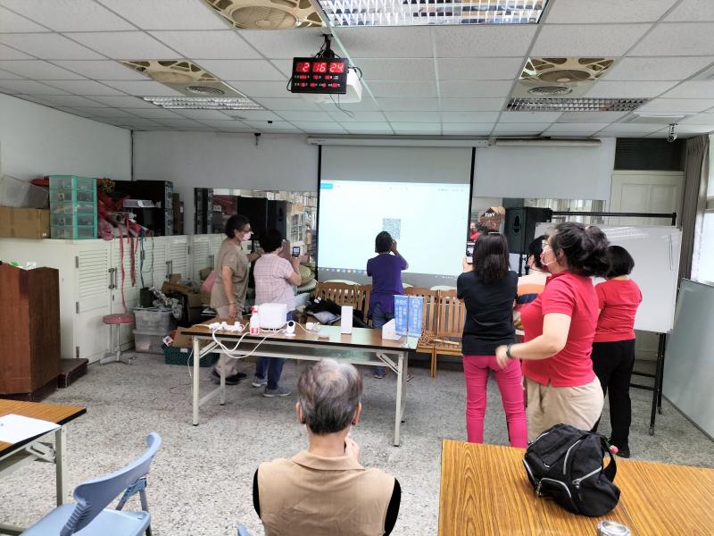 掃描QR-CDOE 下載教學APP 