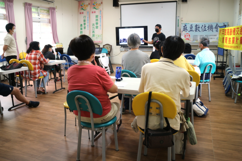 老師講解構圖與實際操作