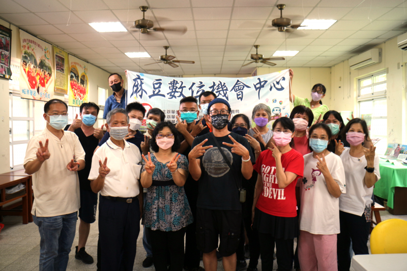 課程結束,學員和老師合照