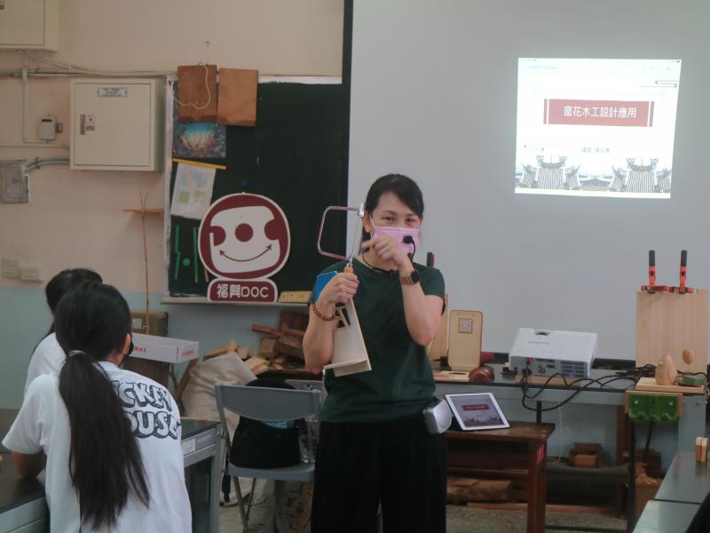 工欲善其事,必先利其器,講師解釋鋸條安裝的方向