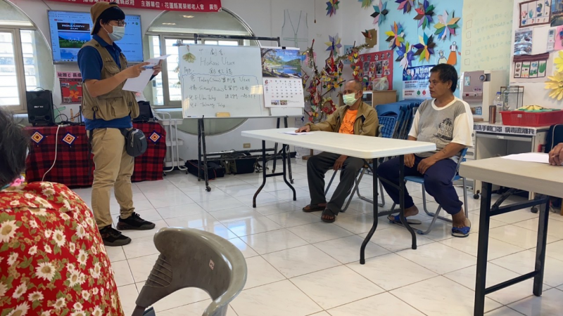 講師的劇本教授,學員認真學習,因為學員很期待族語的劇本