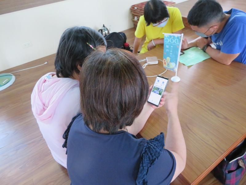 大家會聚在一起討論編輯方法與內容。