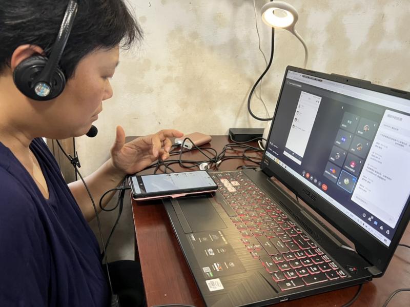 線上授課楊安琪老師教課畫面照片.