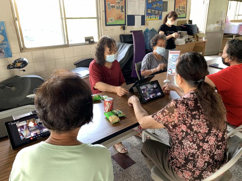 體驗到自己的孫子的線上課程是這麼回事