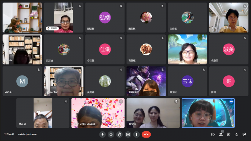 學員陸續上線，點名合照的螢幕截圖