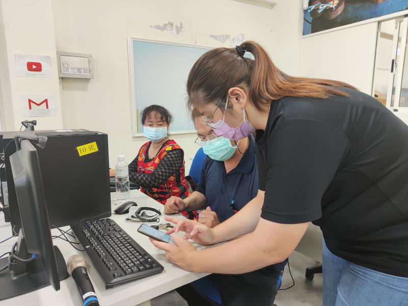 自行操作~遇到問題卡住~老師救援