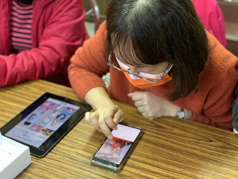 學員練習製作自己的紅包圖示