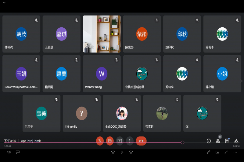 上線上課的學員們