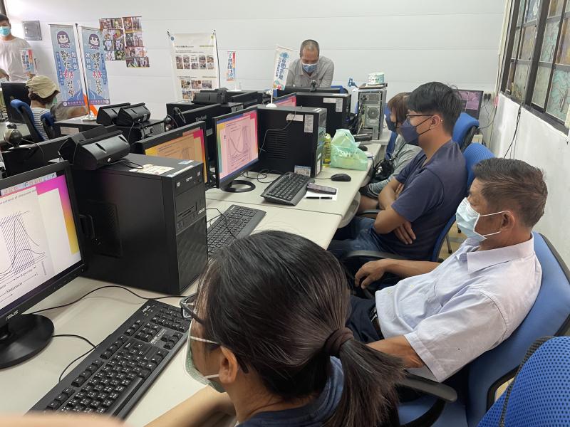 生產履歷注意事項偏，鄉數位學習方式、小袋包裝學習，豐富學員星期六休假生活