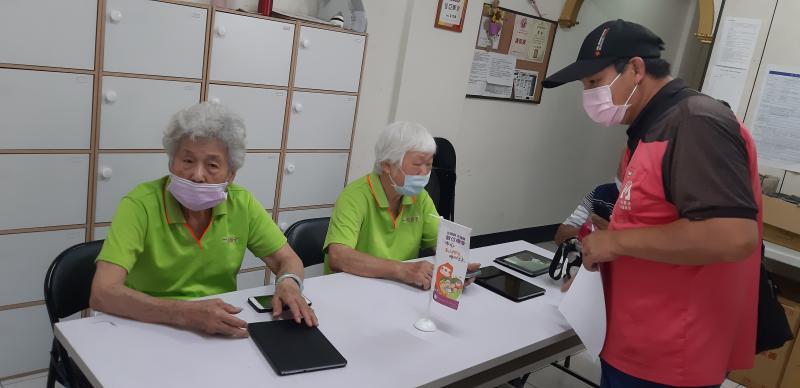 學員互相學習APP修圖