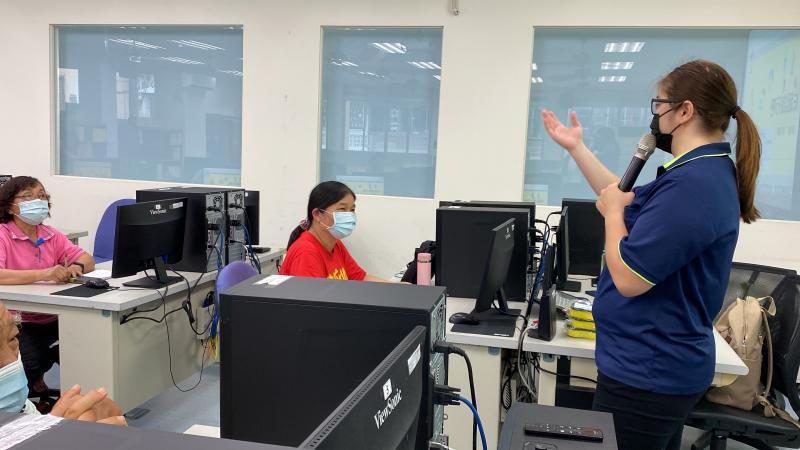 講師先向大家詢問之前旅遊的交通訂房習慣