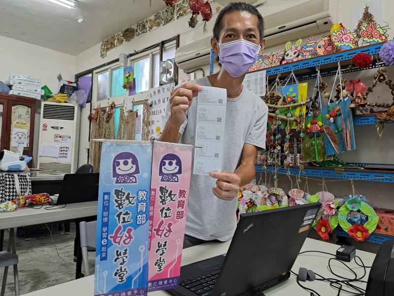 學員上標籤紙課程成果