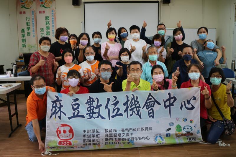 大家再一起學習，拍個團體照