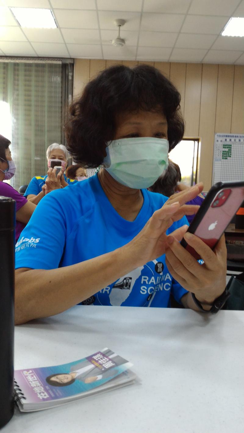 學員互相為對方留下練習拍攝的身影