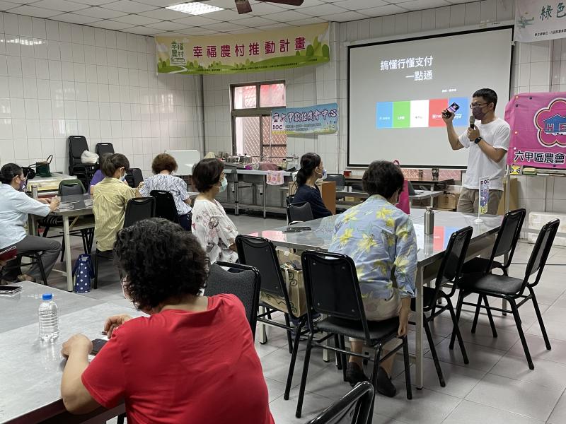 與六甲農會合作課程  學員熱烈參與上課