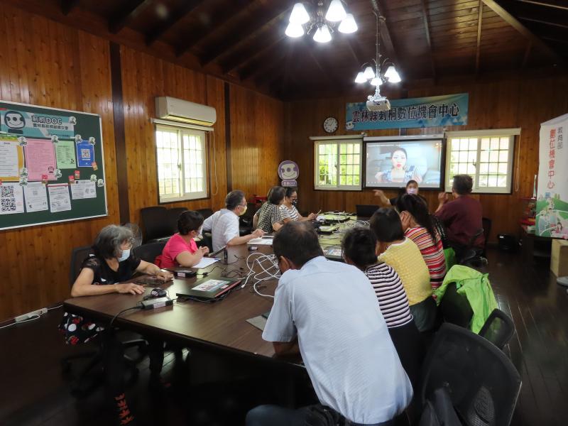 老師教學員使用Google搜尋