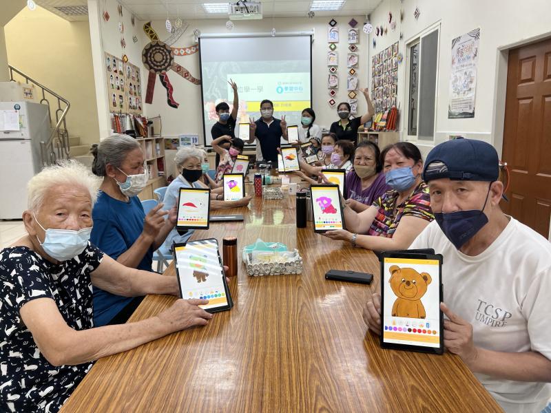 完成自己第一次的數位畫畫創作都覺得非常好玩