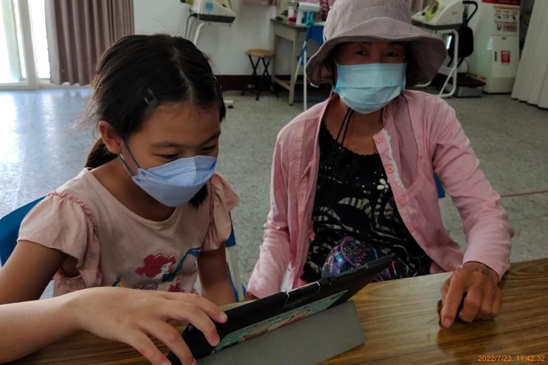 親子互動，能增進情感，也能了解時事變化，DOC的教學很有趣。