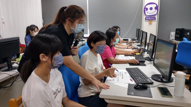 講師協助學員解決頁碼分頁問題