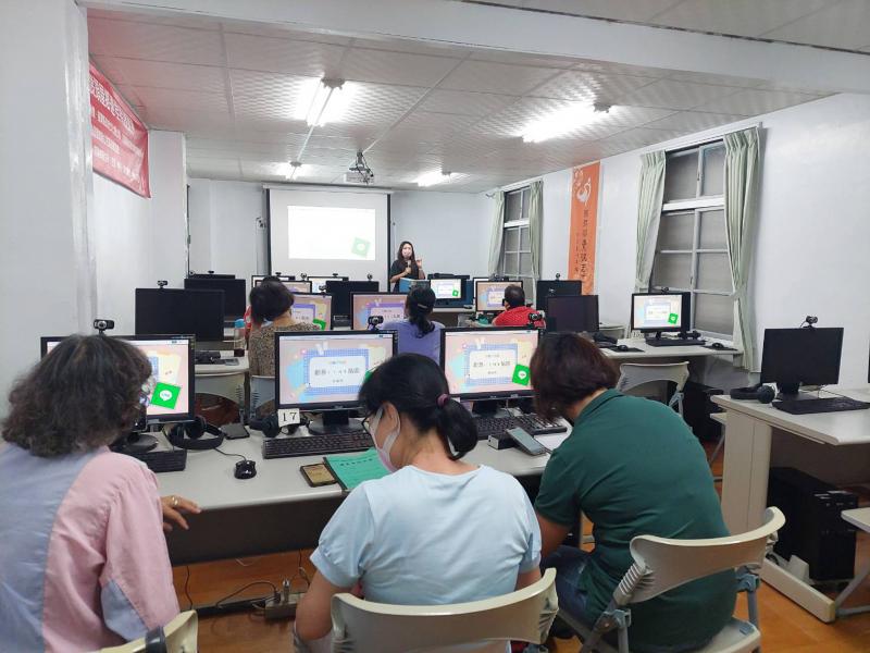 課堂上學員們認真上課