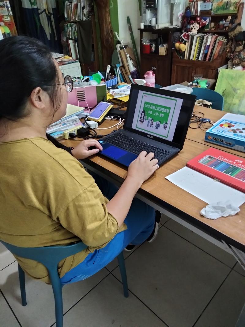 講師線上視訊課程期間側拍