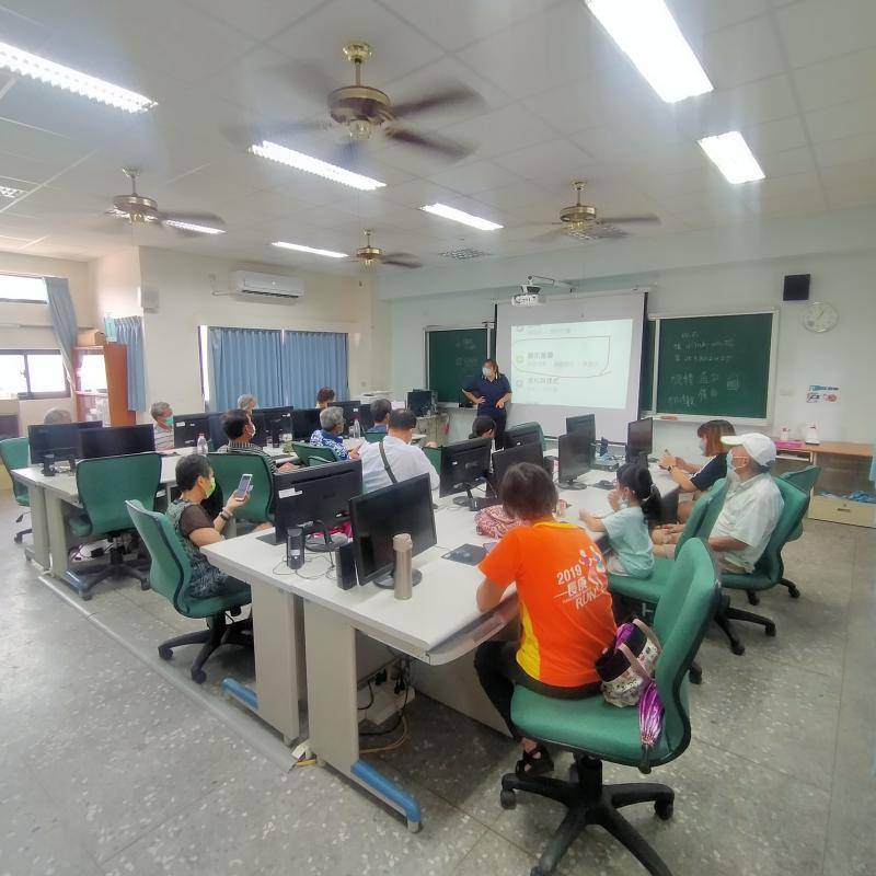 學員們都很認真的上課學習新東西