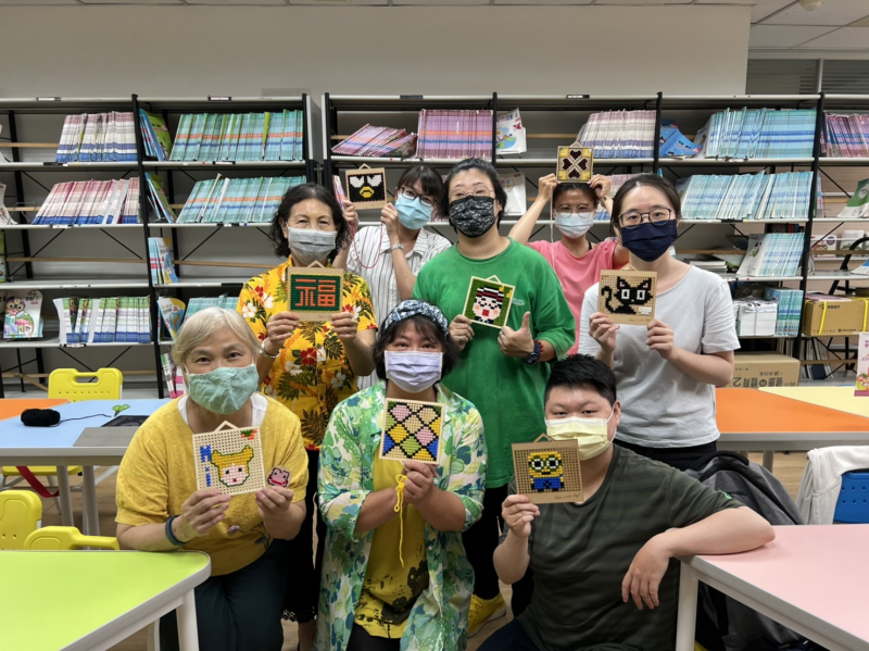 學員與作品合照