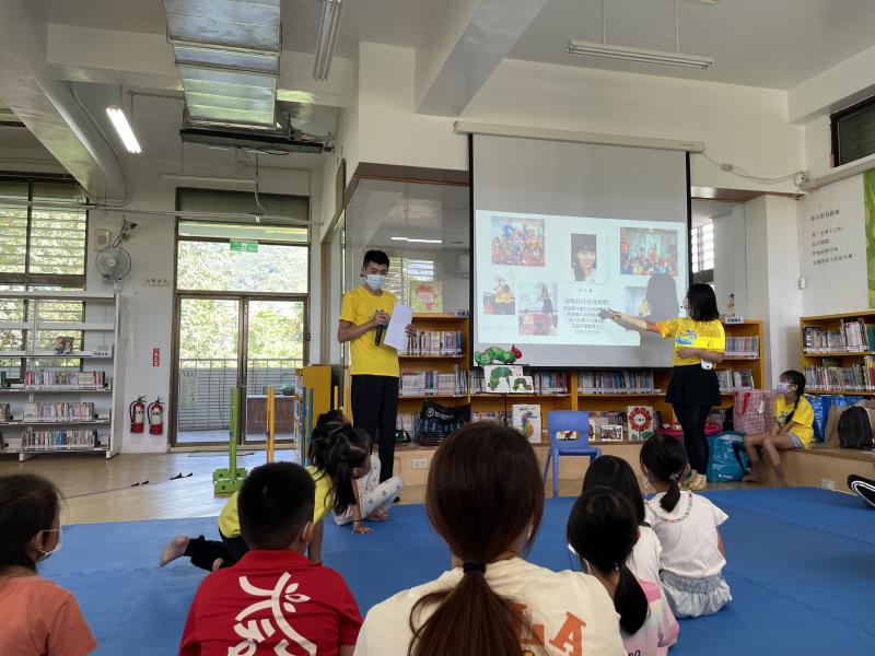 圖書館邀請蝸牛故事屋來進行電子書課程