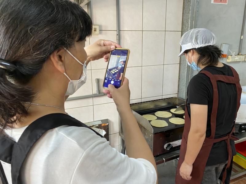 製作煎嗲的過程也要記下來。