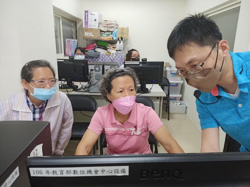 認真聽老師講解