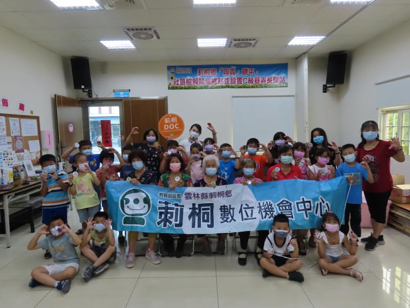 大家都開心地完成自已獨一無二的作品