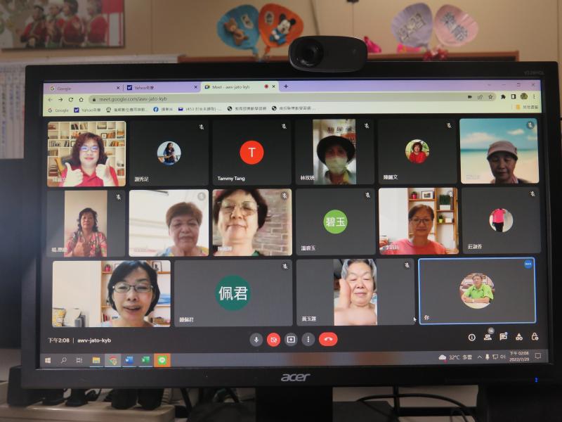 陳麗文老師向學員講述如何用網紅經濟而將小內容便大品牌。