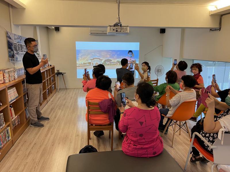 學員用相機拍出全景照片