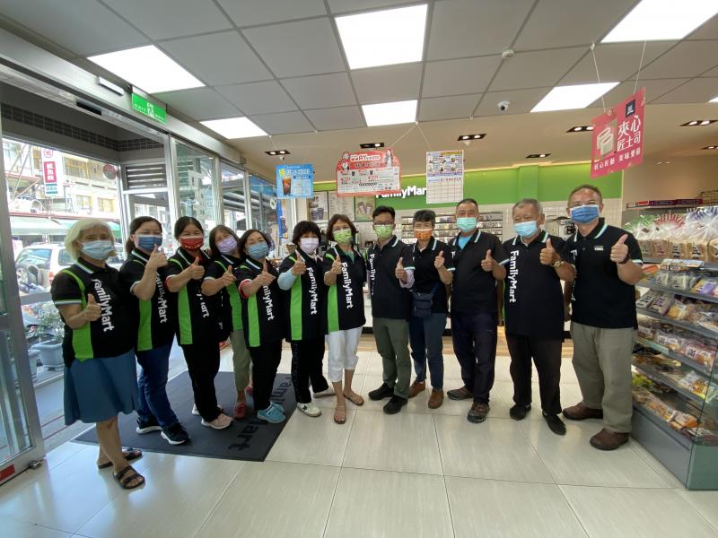 實際到全家便利商店上課