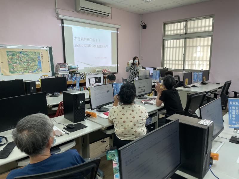 講師介紹課程中