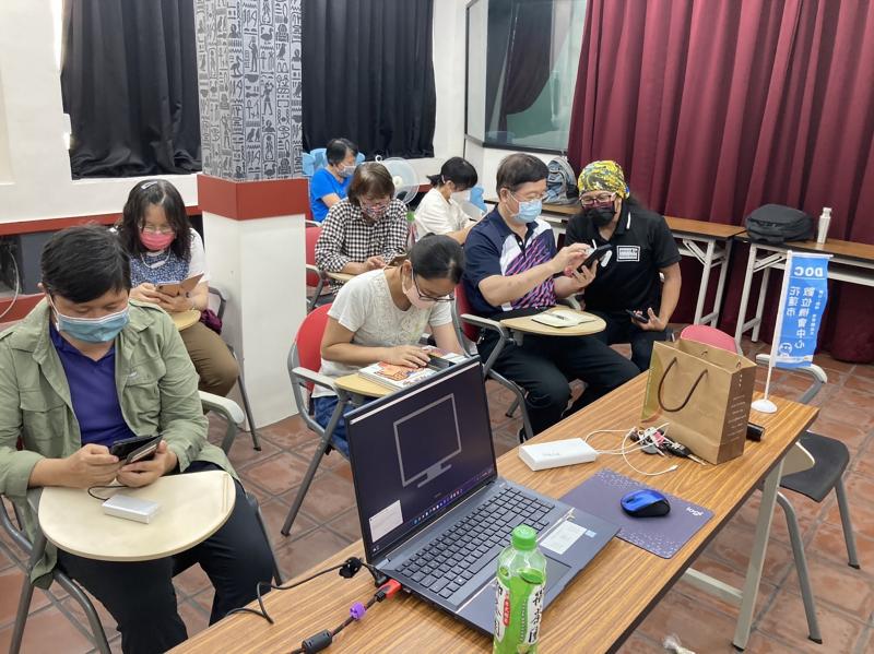 學員實際操作中