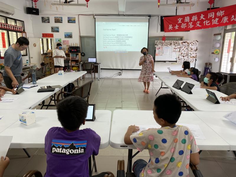 最後邀請英士分校的小朋友來學習屬於英士BongBong的泰雅古調，大家一起來唱泰雅歌謠。