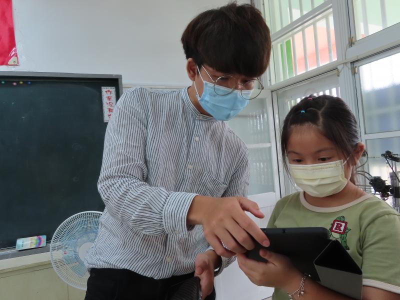 原來這麼好玩!可以去背!也可加上花朵,我一定要走可愛風!