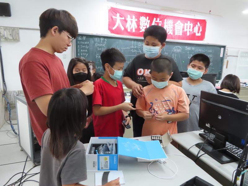 要先組裝Mbot車唷!