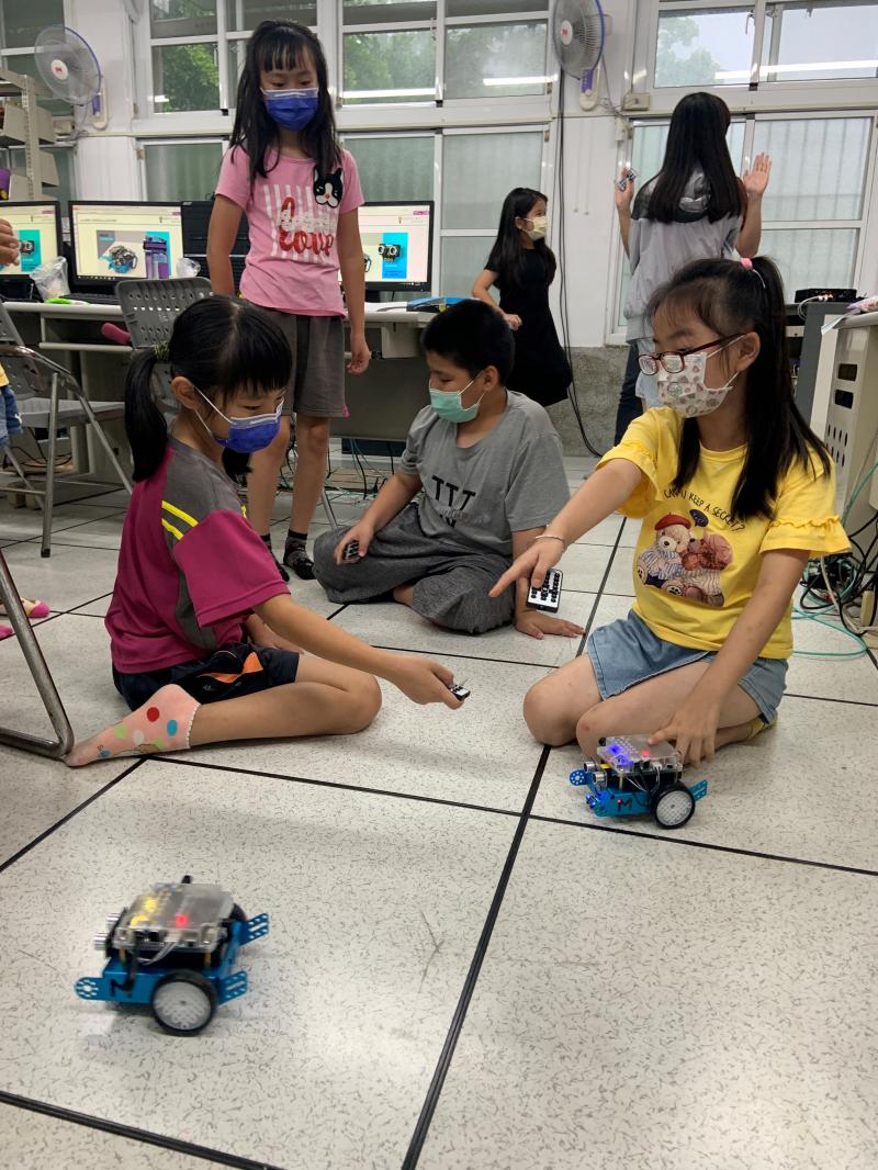 Mbot車開跑,有多種模式可設定,我一一來試試!