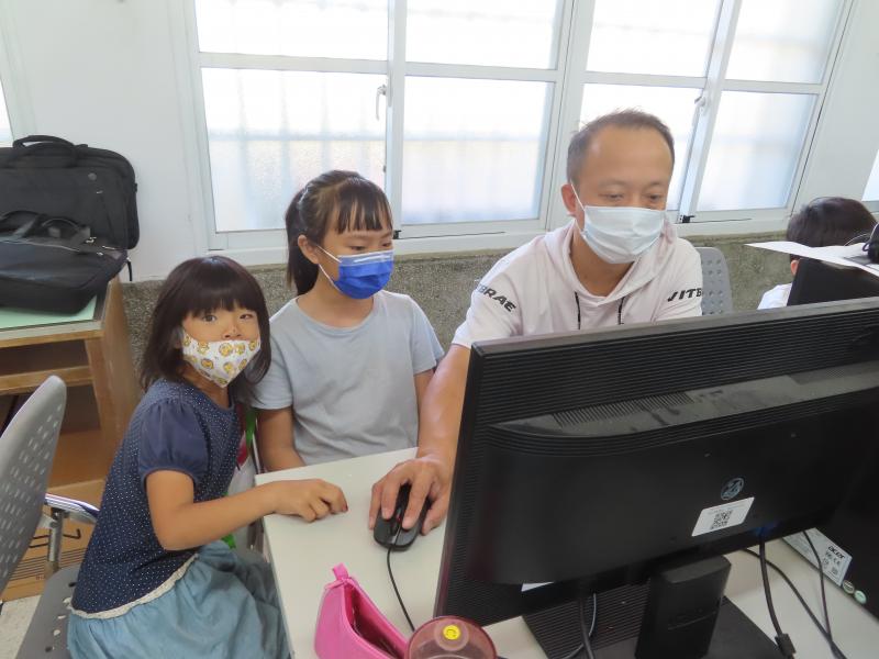 原來網頁版可直接連至官方網站 https://scratch.mit.edu/,就可開始玩了!